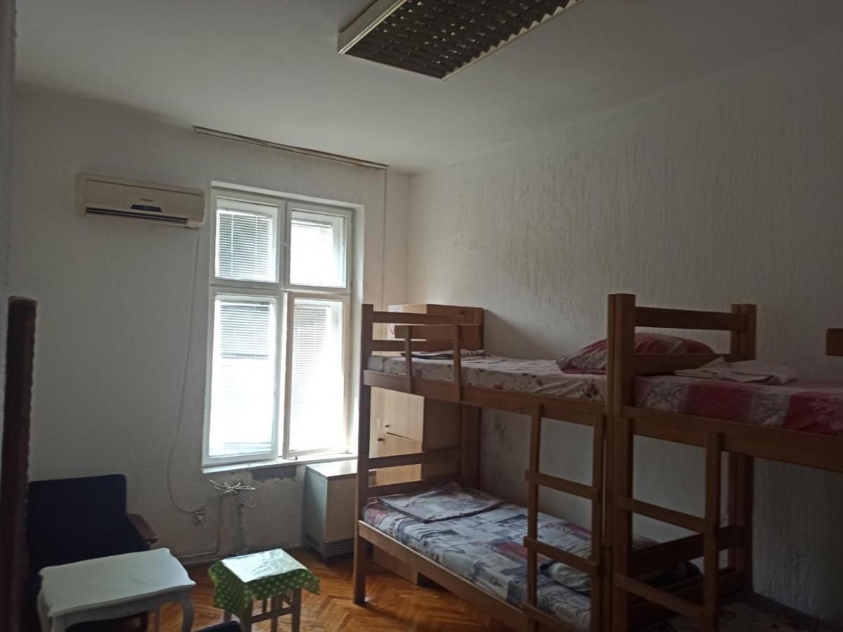 Hostel Yolo Белград Экстерьер фото