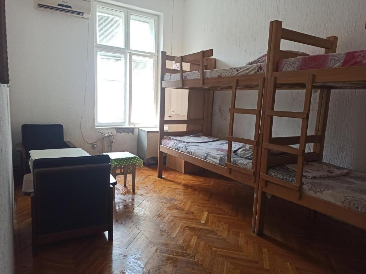 Hostel Yolo Белград Экстерьер фото