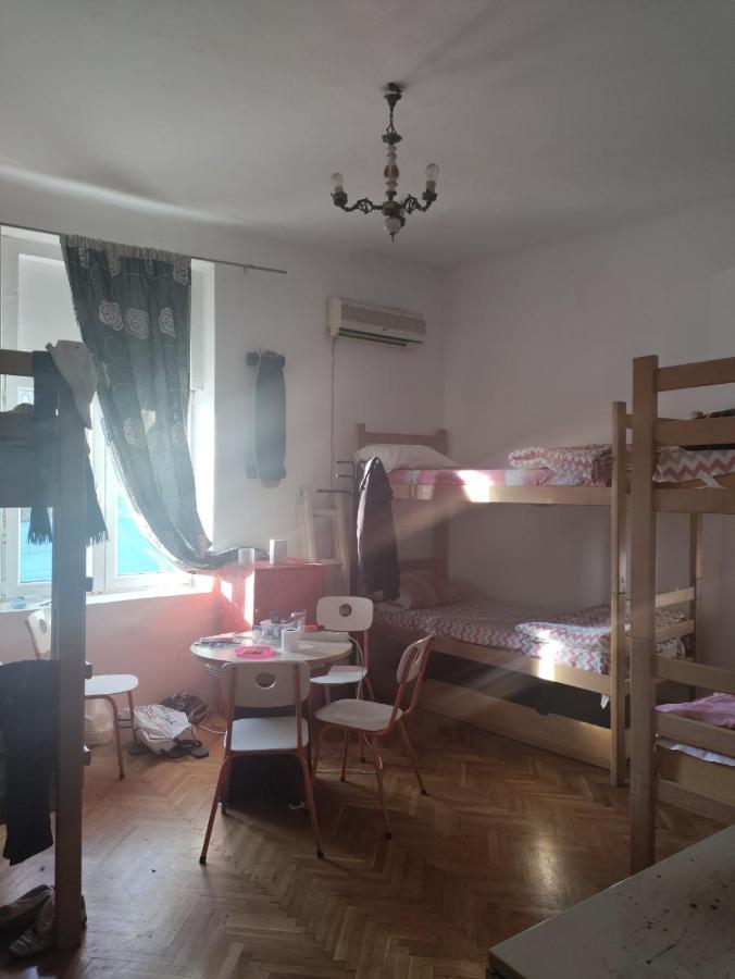 Hostel Yolo Белград Экстерьер фото