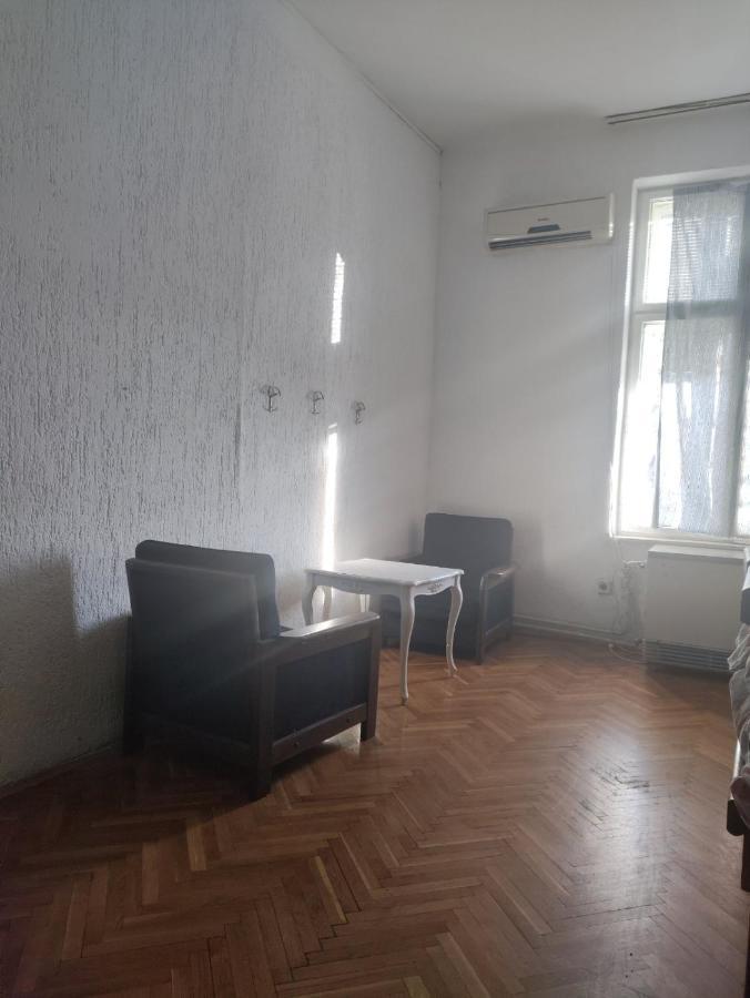 Hostel Yolo Белград Экстерьер фото