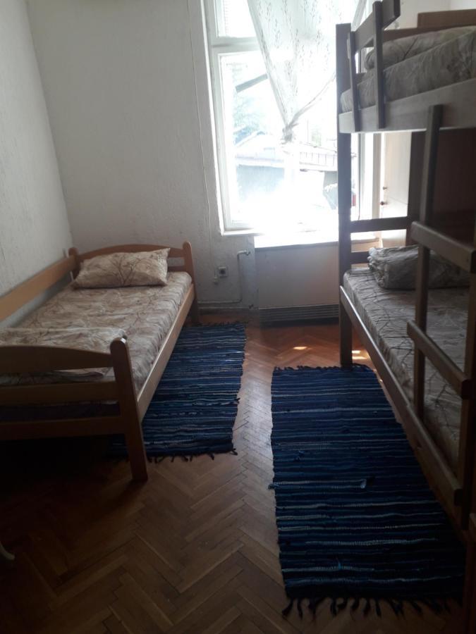 Hostel Yolo Белград Экстерьер фото