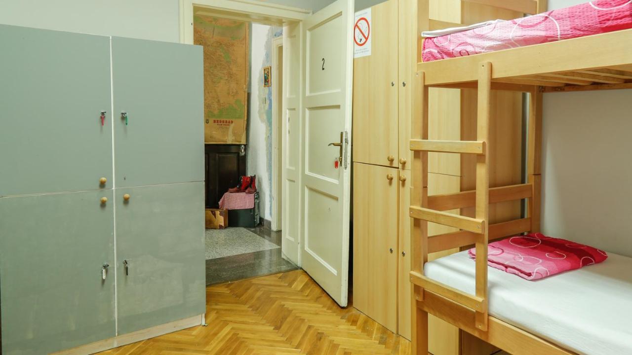 Hostel Yolo Белград Экстерьер фото