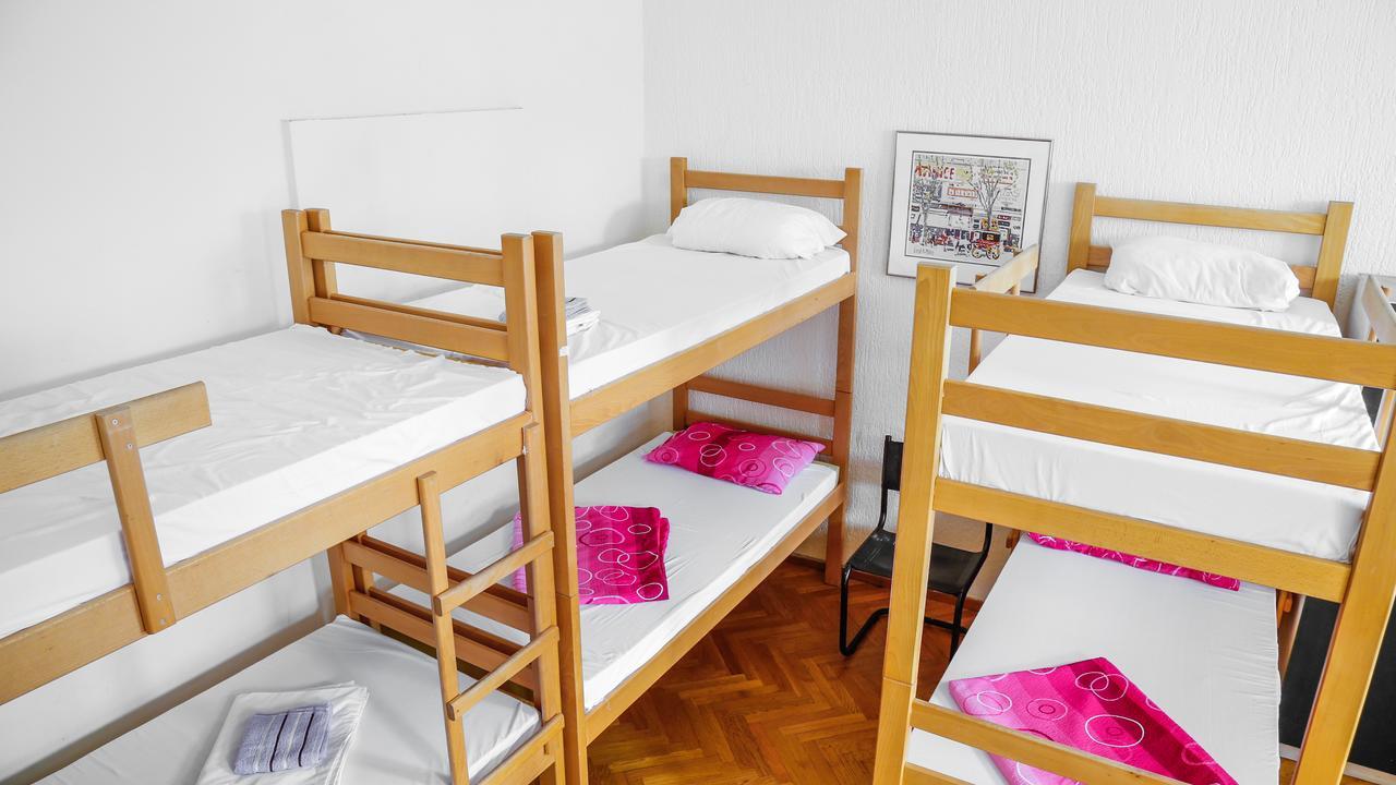 Hostel Yolo Белград Экстерьер фото