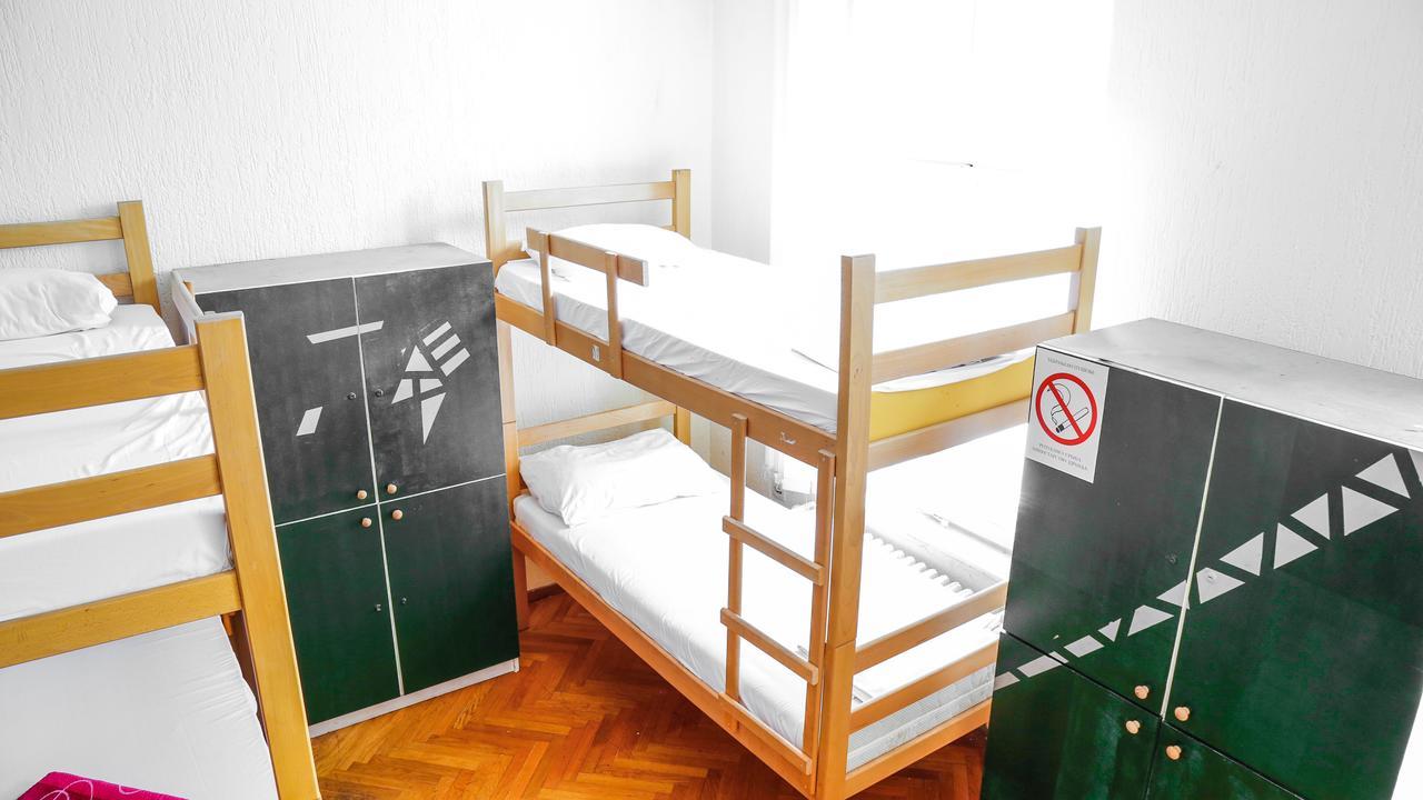 Hostel Yolo Белград Экстерьер фото